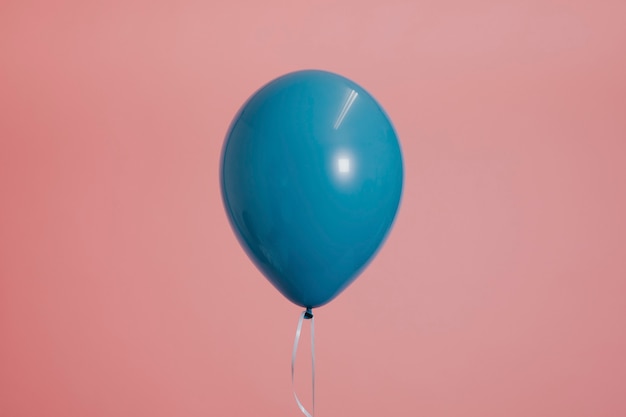 Синий одиночный воздушный шарик со струной