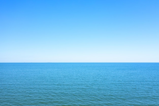 バルト海​の​青い​空​。​自然な​抽象的​な​背景​。​ドローンビュー