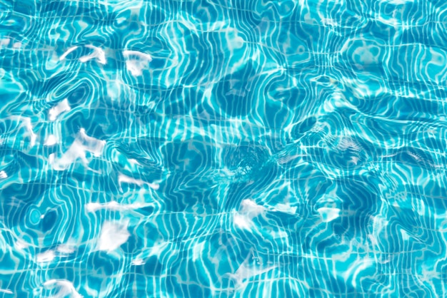 파란 수영장