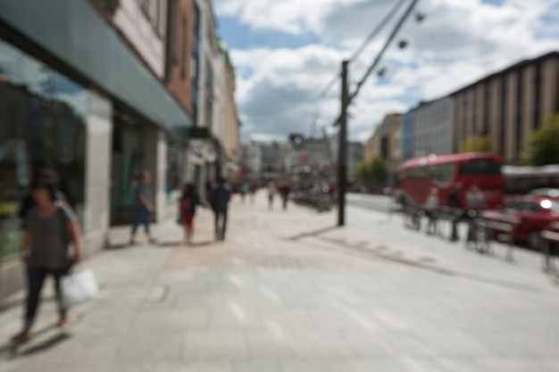 Foto gratuita blur vista di camminare pedonale sul marciapiede