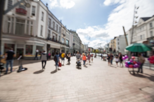 Free photo blur view of pedestrian walking on street