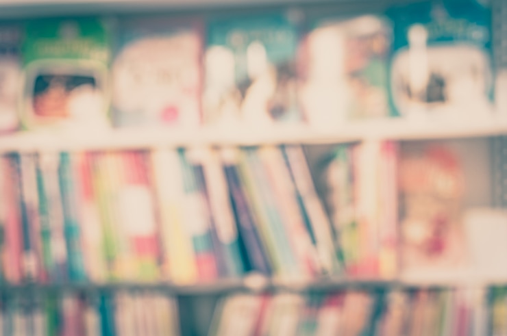 Бесплатный Фотография размытый фон - размытый книжный магазин с боке. винтажный тон.