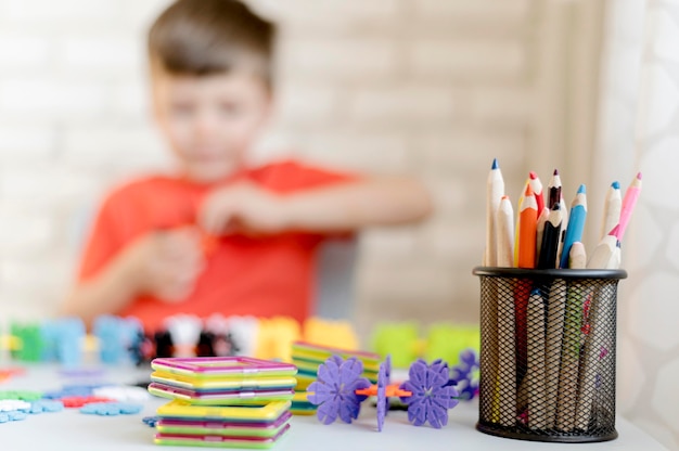 Free photo blurred kid with toys indoors