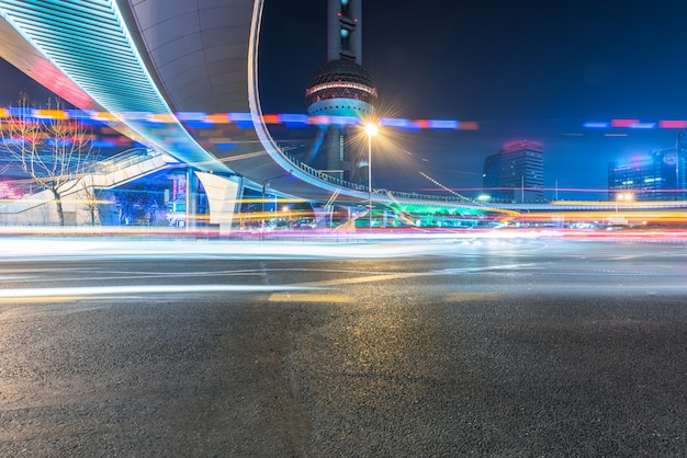 Free photo blurred traffic light trails on road