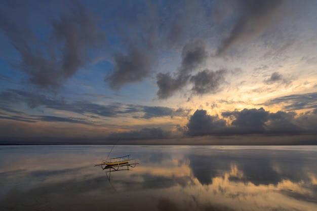 Free photo boat fishing in the middle of the sea