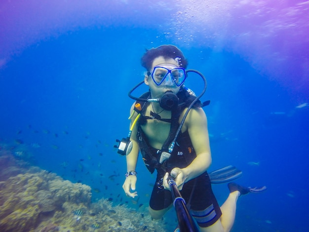 Foto gratuita corpo piscina nuotatore estate