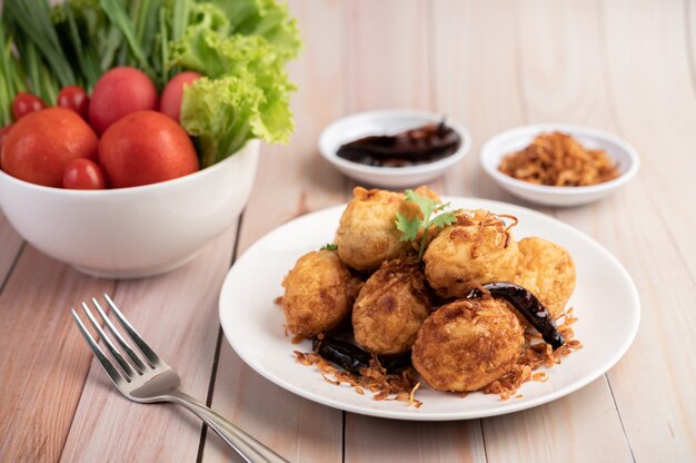 Boiled eggs stir-fried with tamarind sauce.