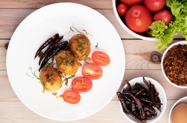 Boiled eggs stir-fried with tamarind sauce.