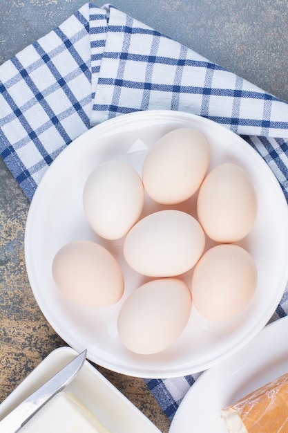 Free photo boiled eggs on white plate with tablecloth.