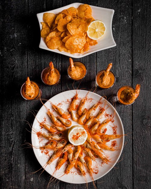 boiled shrimps with red pepper and lemon