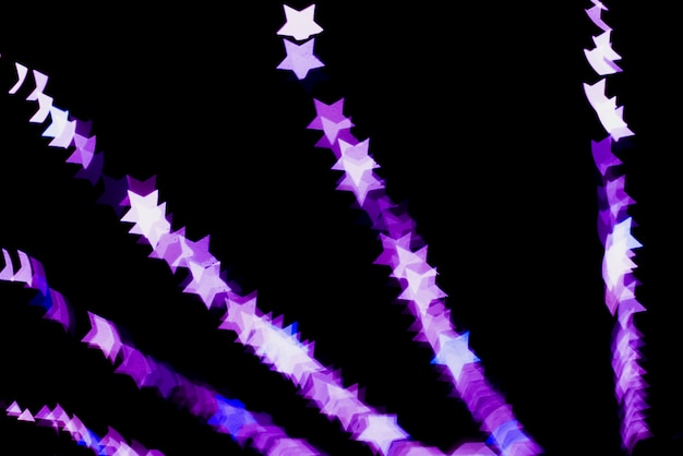 Bokeh фон с фиолетовыми огнями в форме звезды
