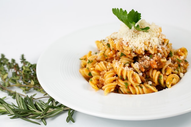 Foto gratuita pasta alla bolognese con parmigiano