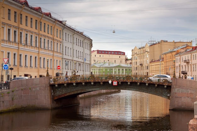 Бесплатное фото Большой конюшенный мост в санкт-петербурге