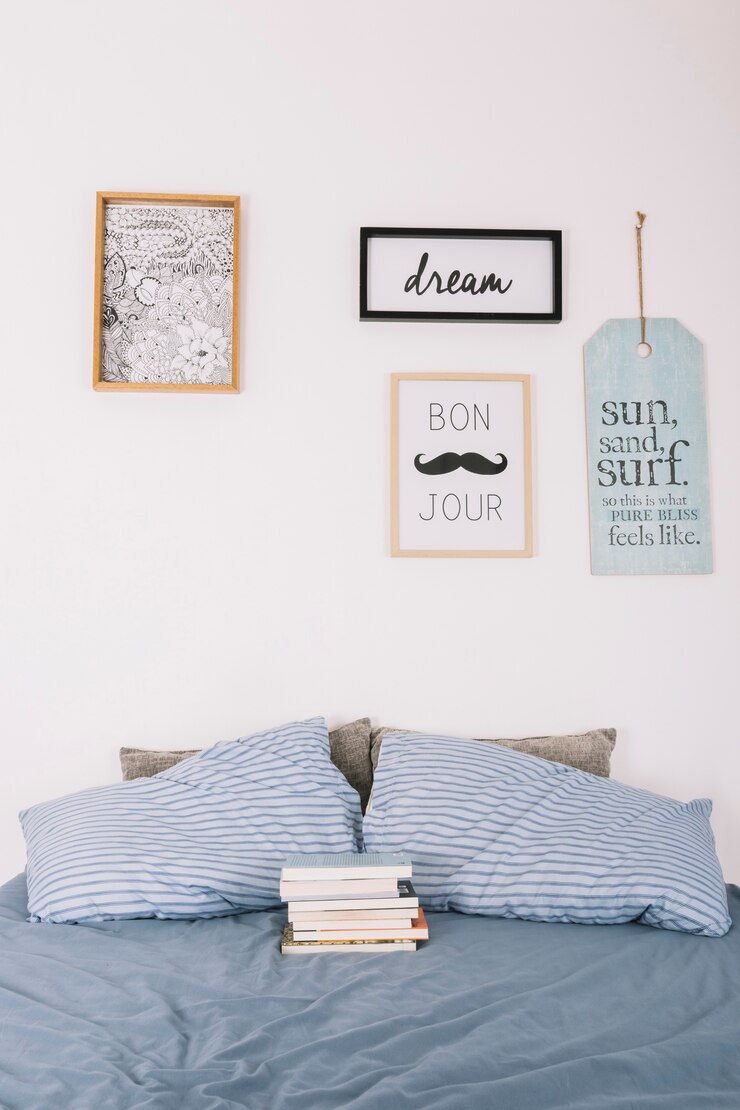 Free Photo books lying on bed
