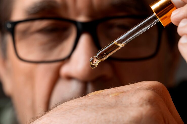 Free Photo boomers using cbd oil and cream for treating body pain