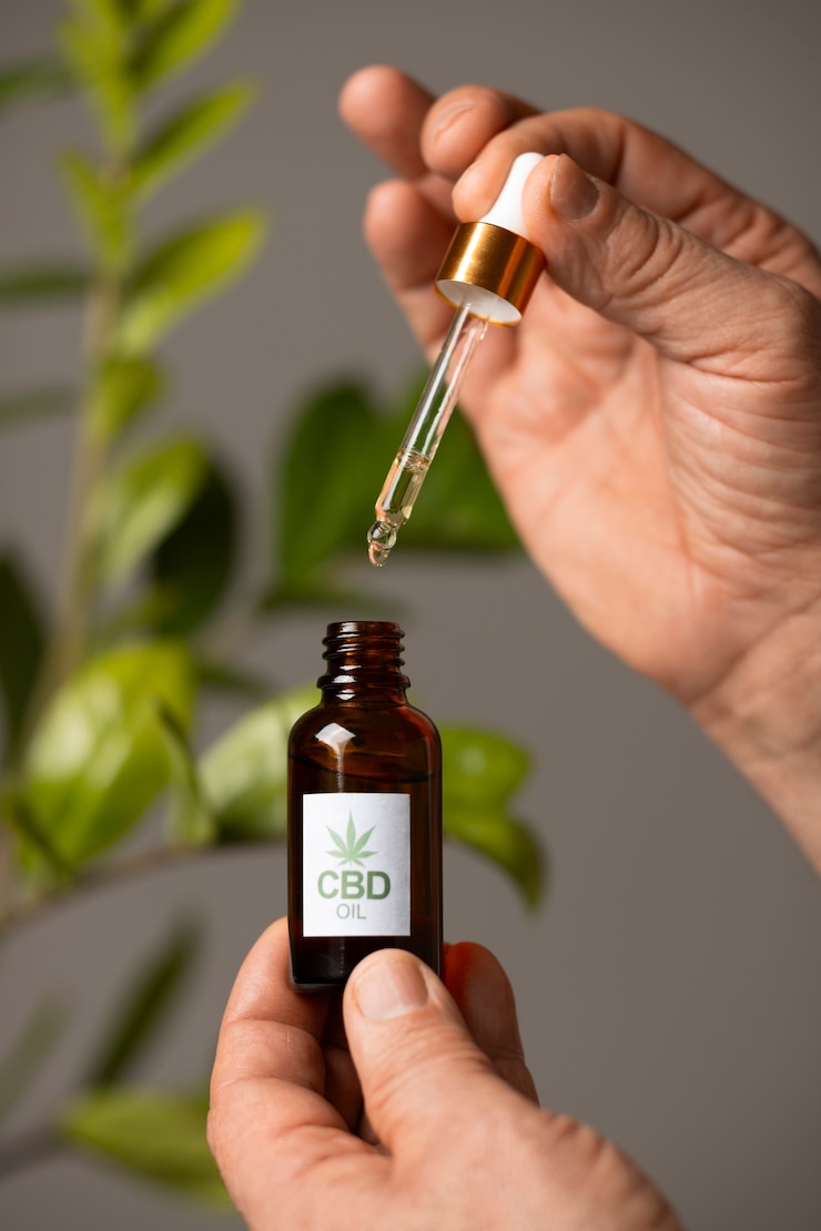 Free Photo boomers using cbd oil and cream for treating body pain