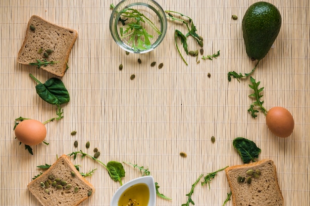 Foto gratuita confine dal pane e dagli ingredienti