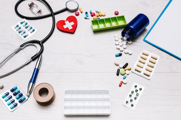 Border from stethoscope and pills