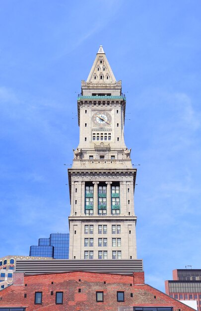 Бостонская башня с часами в центре города