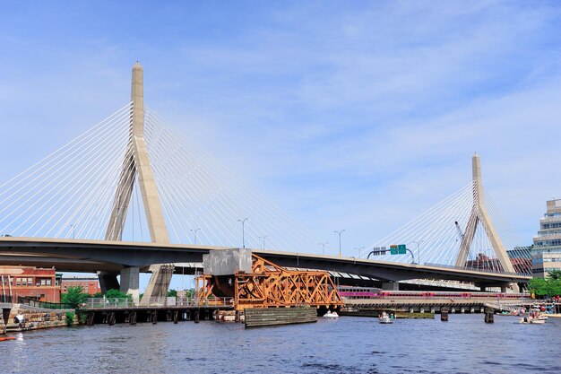 Мост Закима Банкер-Хилла в Бостоне