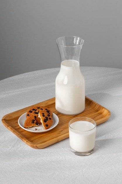 Free photo bottle of milk with sweet cookies