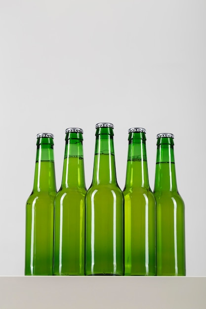 Foto gratuita bottiglia con confezione da birra