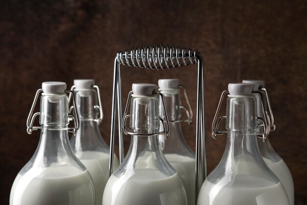 牛乳のボトル 静物の配置