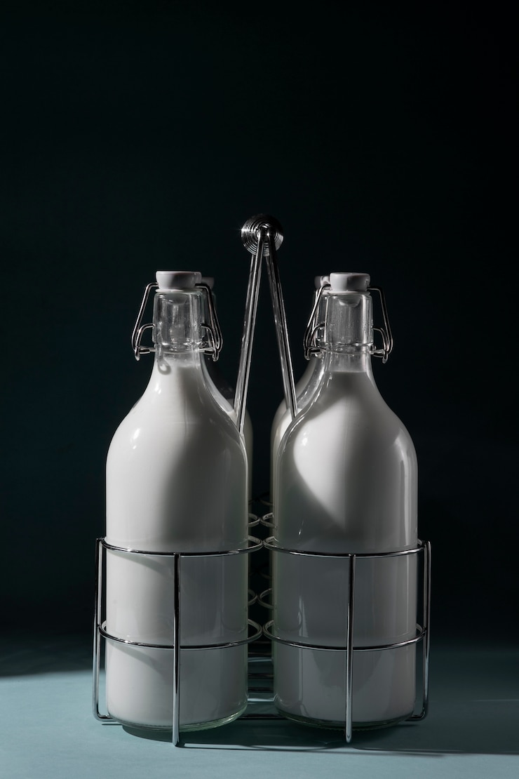 無料Photo 牛乳のボトル 静物の配置