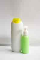 Free photo bottles of shampoo and soap