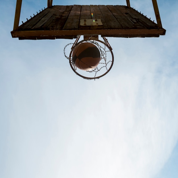 Free photo bottom view basketball hoop