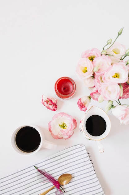 無料写真 花束とコーヒー