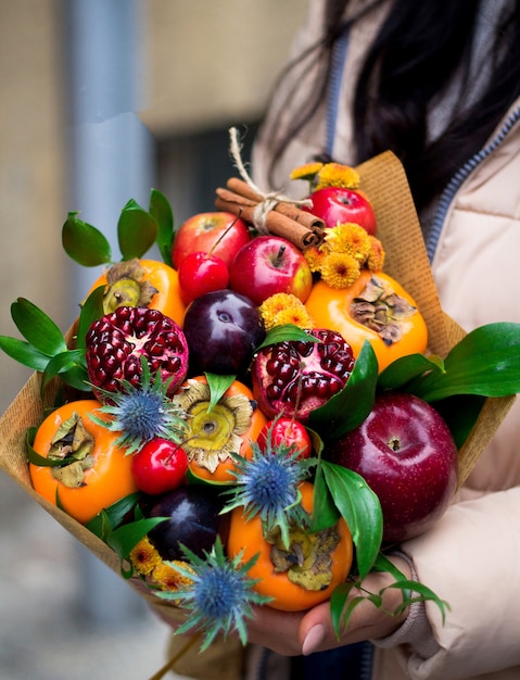 Free photo bouquet made from mixed fruits