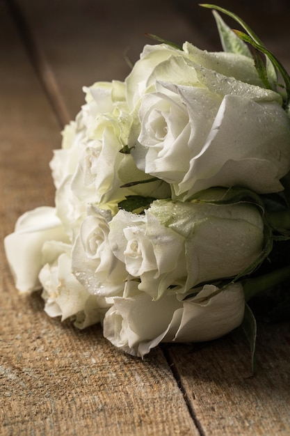 無料写真 白いバラの花束