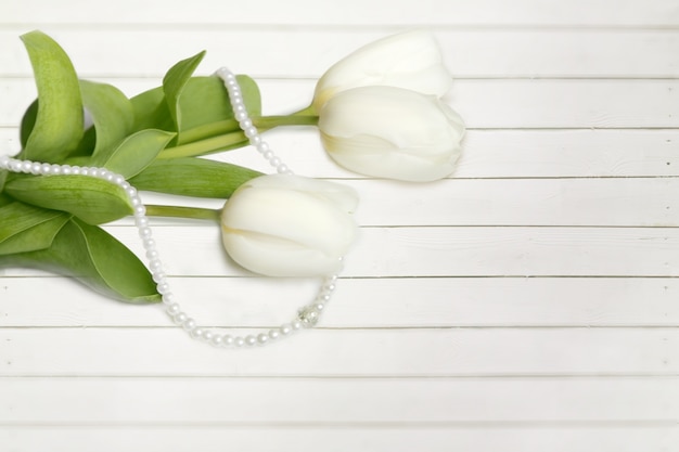 Free photo bouquet of white tulips