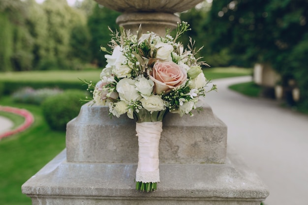 Bouquet with white and pink roses