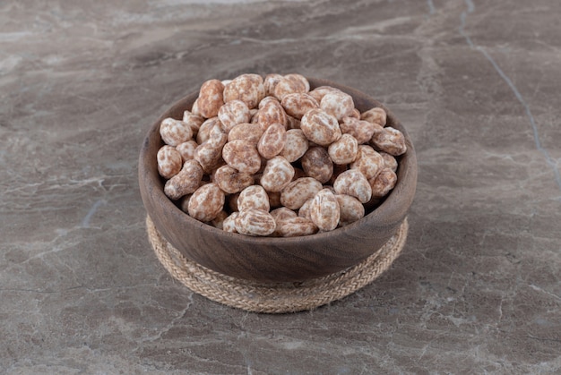 Free photo a bowl of confectionery on the marble surface