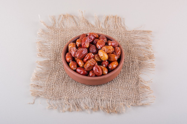 Free photo bowl of dried delicious silverberries placed on white background. high quality photo