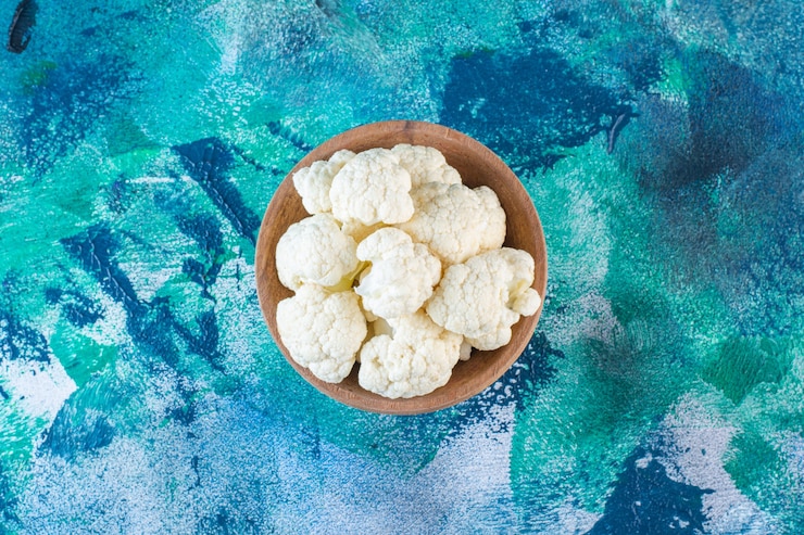 Free Photo a bowl of fresh cauliflower 