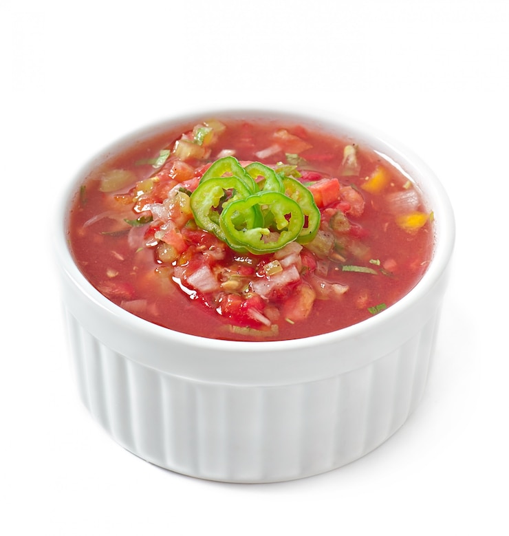 Free Photo bowl of fresh salsa dip isolated