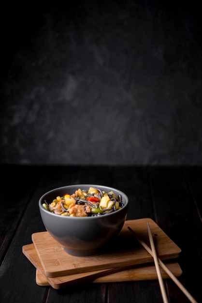 Free photo bowl of noodles with vegetables and copy space