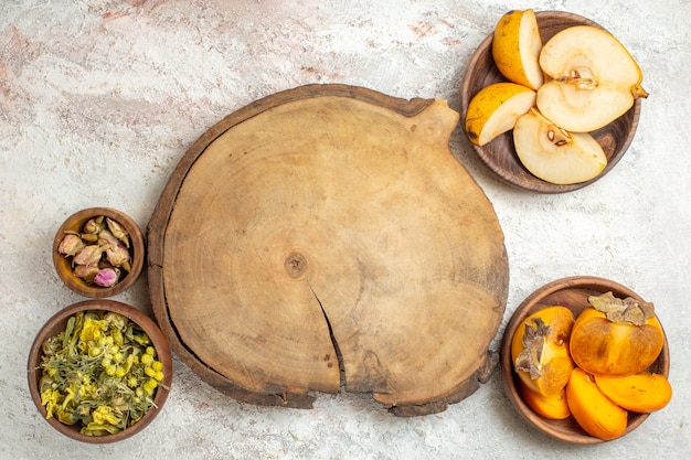 Free photo bowl of palm with star anises and cinnamon sticks around