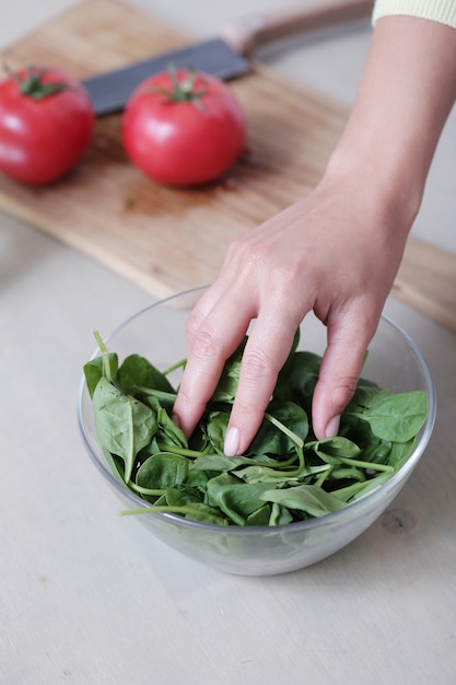 Free photo bowl of spinach