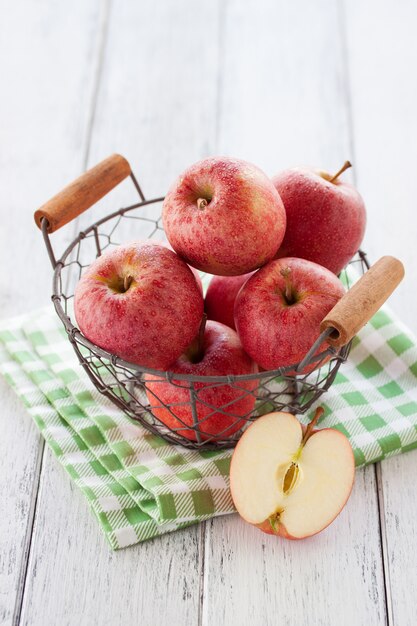 Bowl with apples