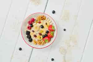 Free photo bowl with berries and fruits