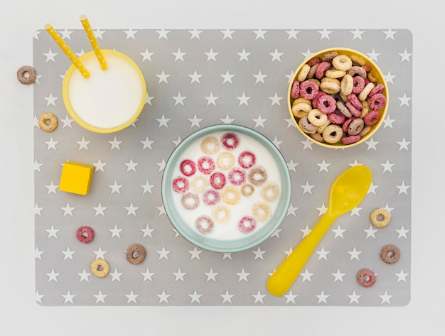 Free photo bowl with milk and cereals on desk