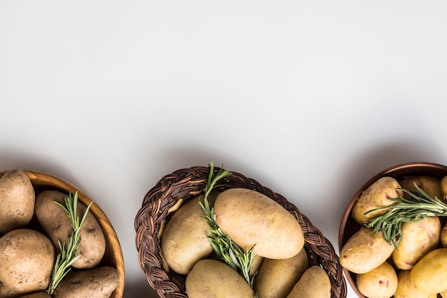 Free photo bowl with potatoes aligned