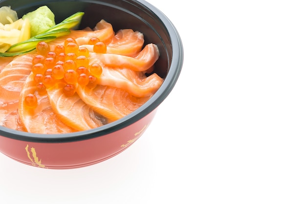 Free photo bowl with tasty salmon