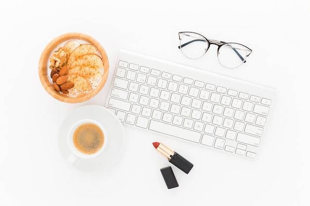 Free photo bowl with yogurt for breakfast beside keyboard