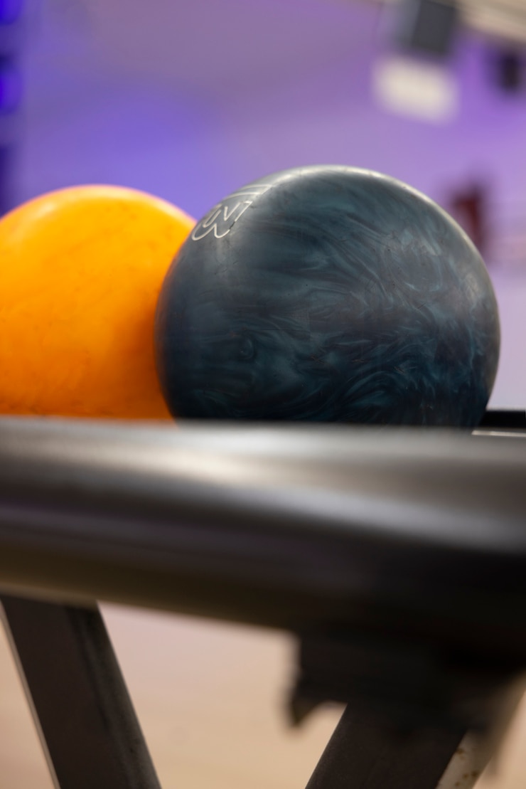 Free Photo bowling equipment indoors still life