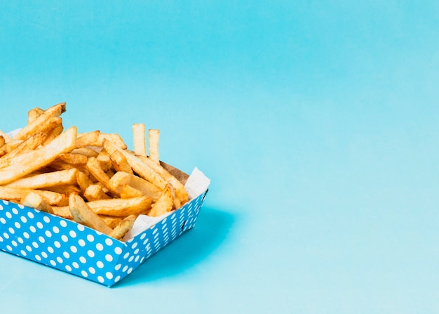 Free photo box of french fries with copy space